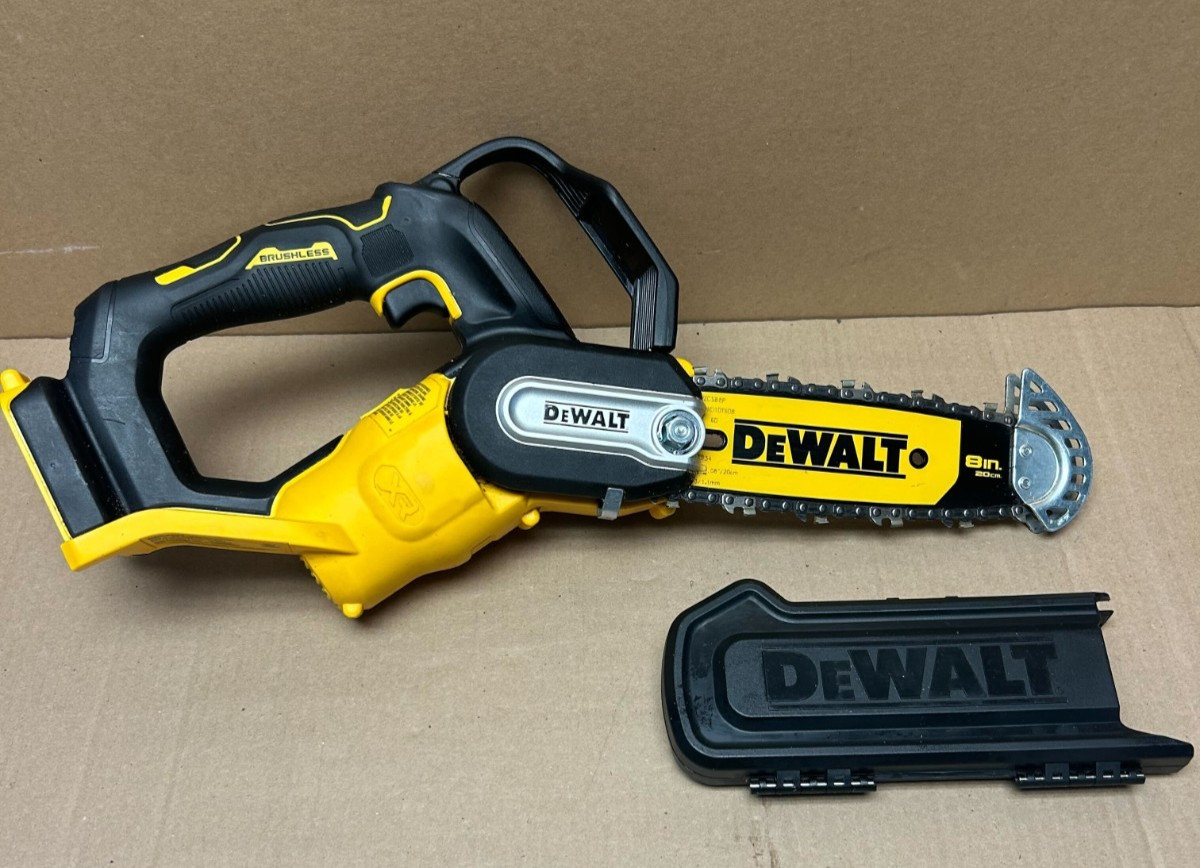 [Used] (DCCS623B) DeWALT 20V MAX* 8 in. Brushless Cordless Pruning Chainsaw gallery