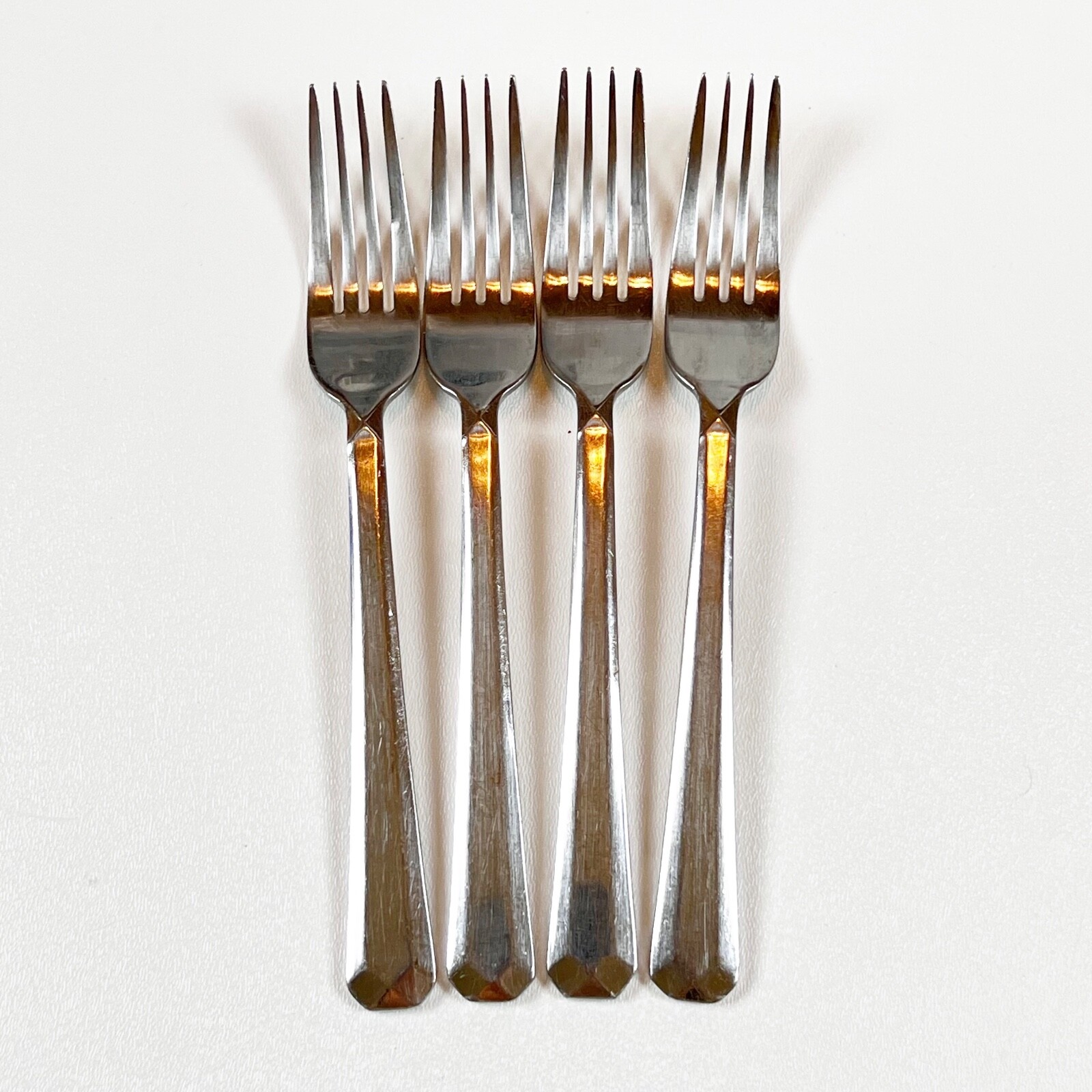 Set 4 Oneida Chroma-Mandolina Stainless 18/10 Glossy Dinner Forks 8 inches gallery