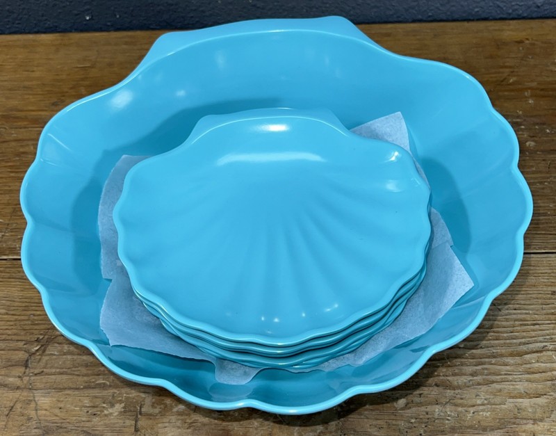 Stephan Roberts Summer Splash Melamine 12” Shell Bowl w/ 6 Small Shell Plates gallery