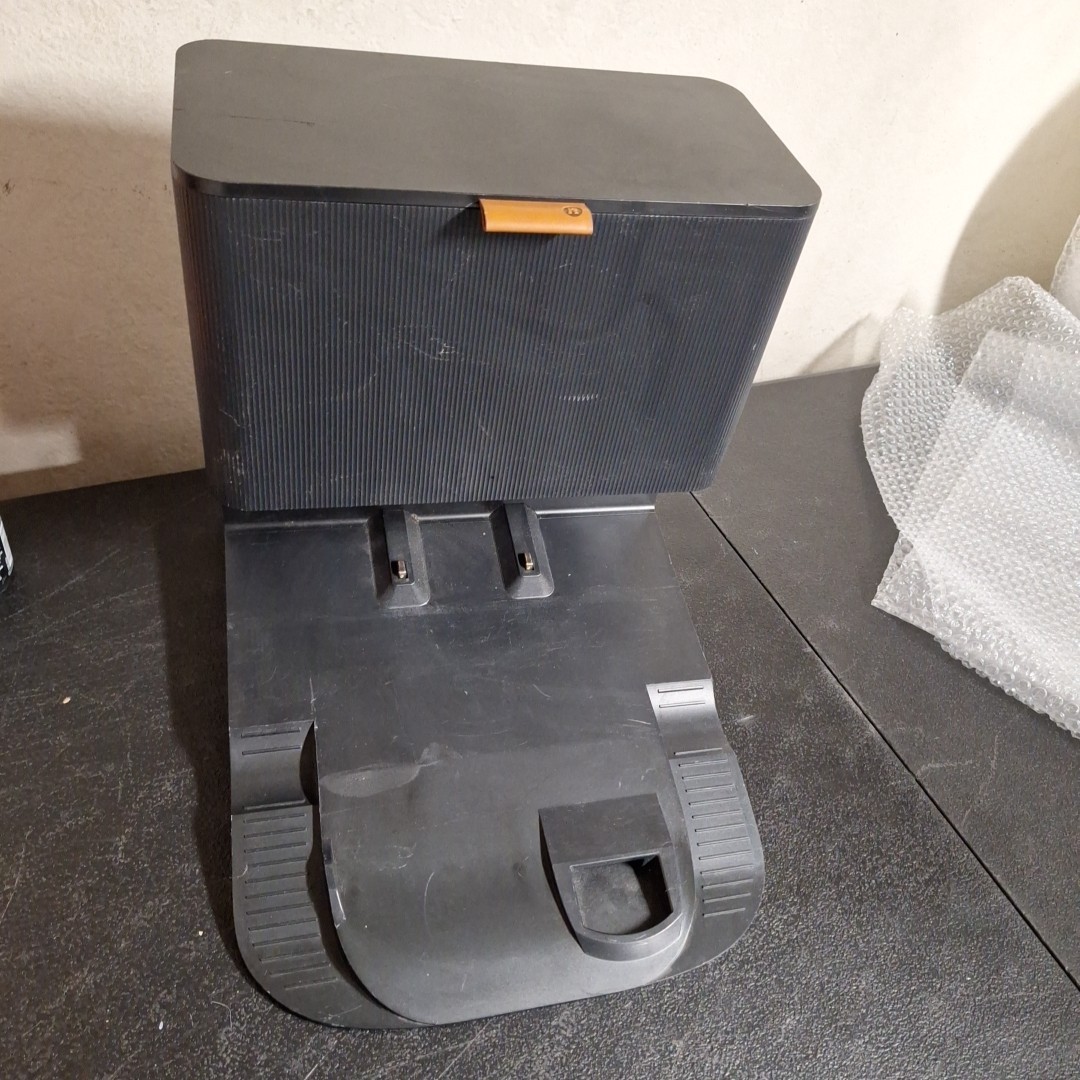 iRobot Clean Base Dirt Disposal Charging Dock Roomba J7 J8 J6 ADG-N1 gallery