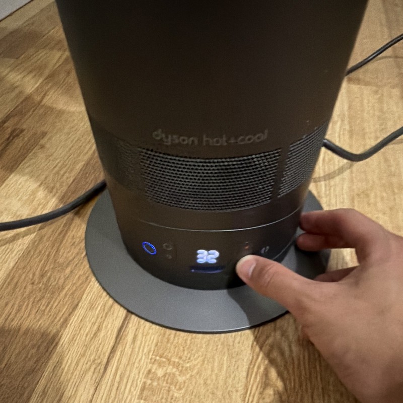 Dyson Cool Bladeless Tower Fan, Silver, Corded Electric, 10-Speed (FUNCTIONAL) gallery