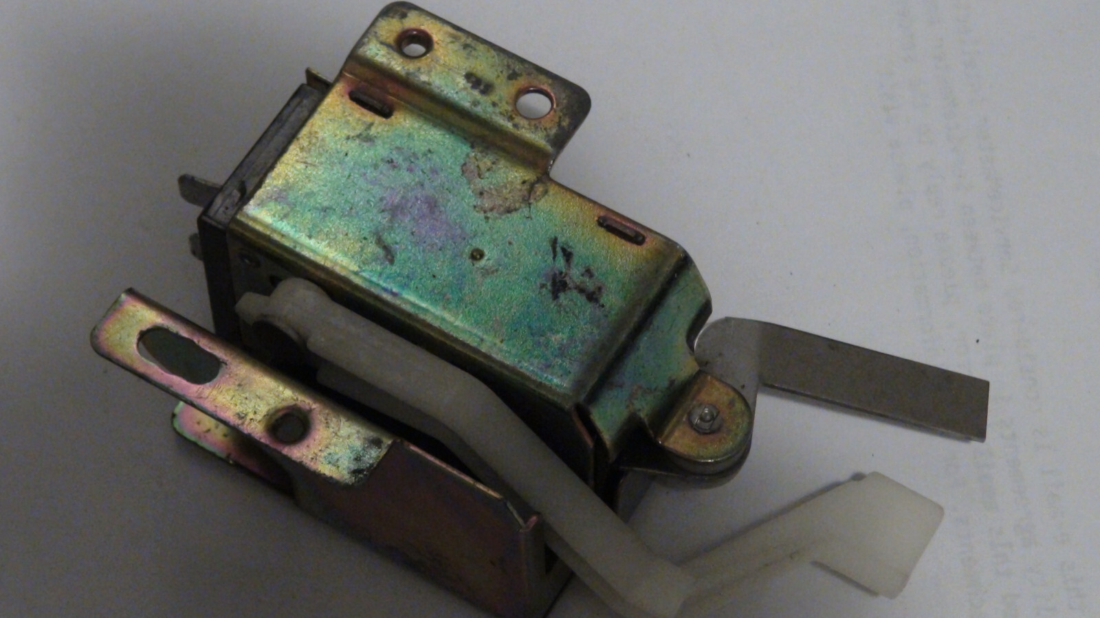 lid lock 134101800 gallery