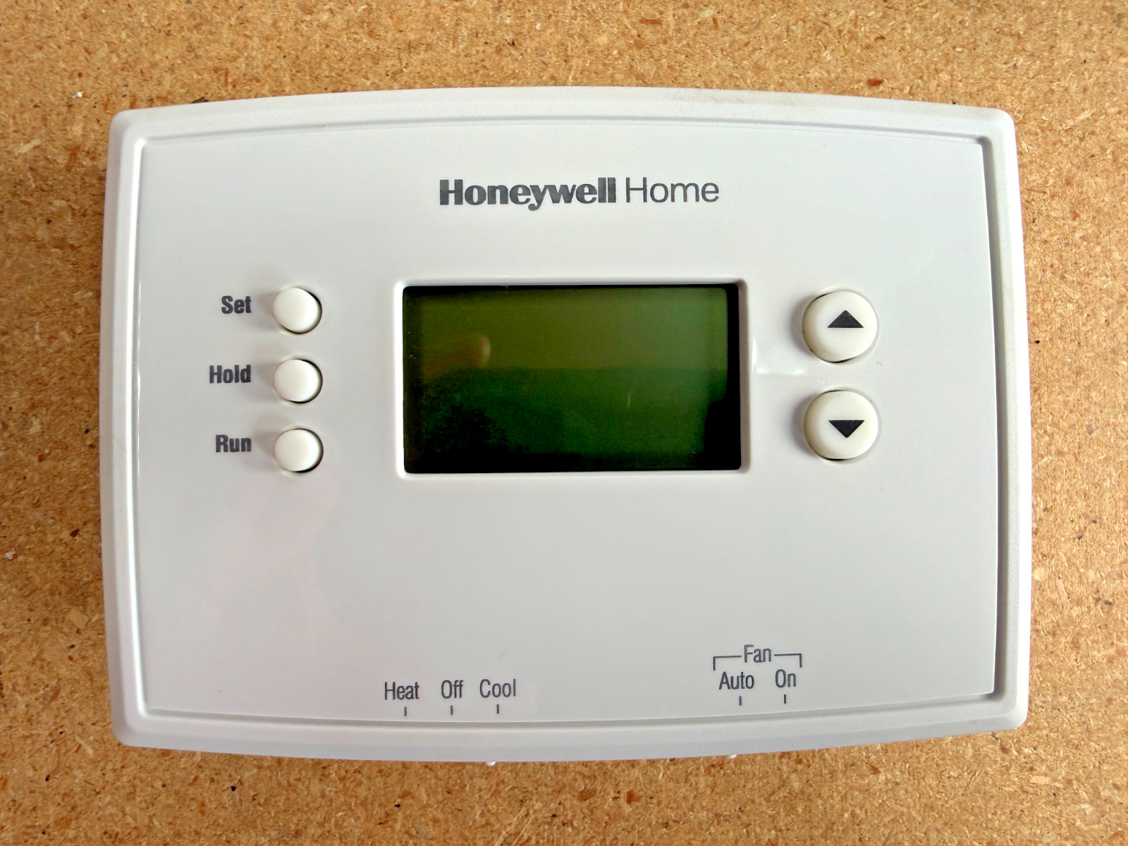 Honeywell home RTH221B 1-Week Programmable Thermostat with Digital Display gallery
