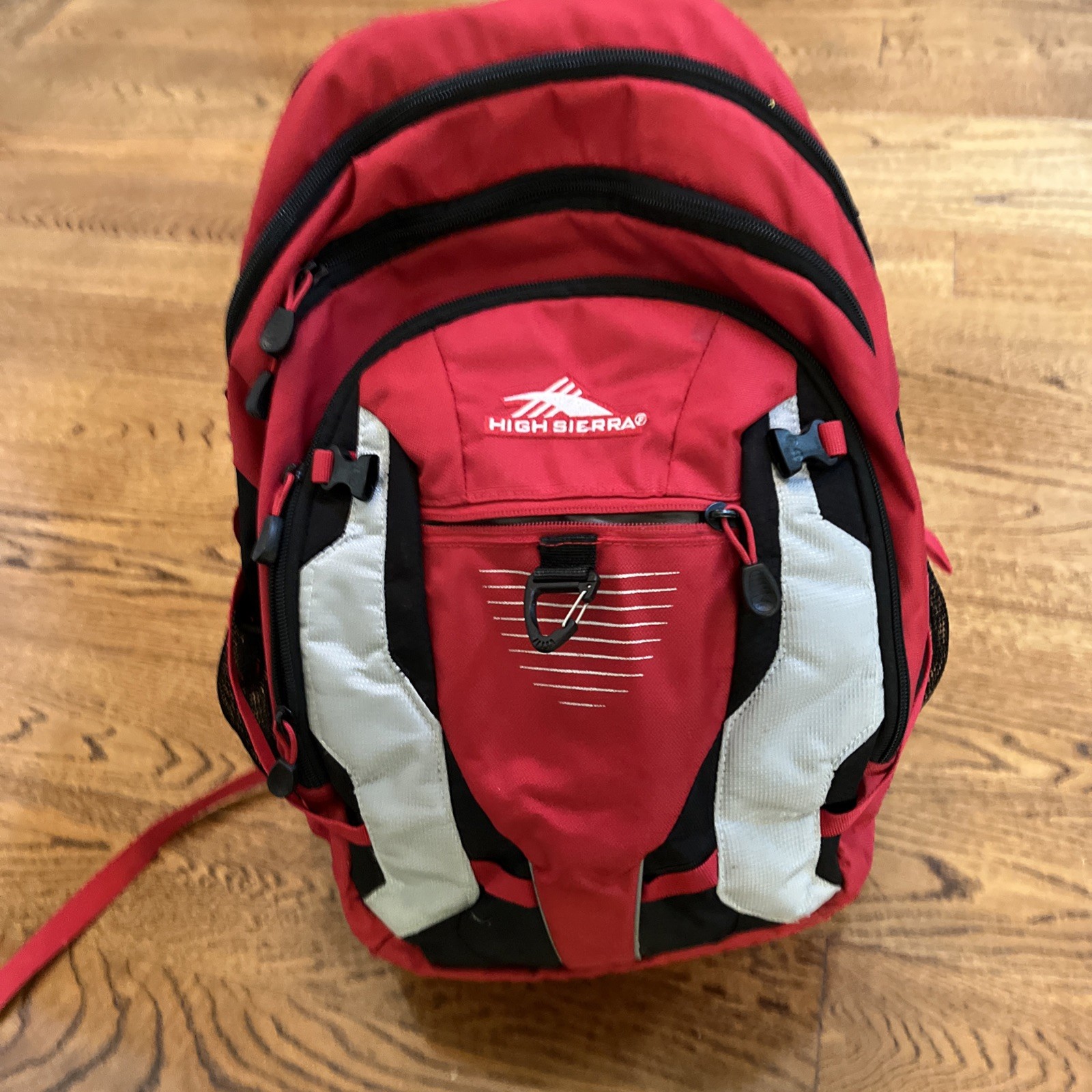 High Sierra Adjustable & Lightweight Aggro Backpack, Vivid Red /Black/Silver 2