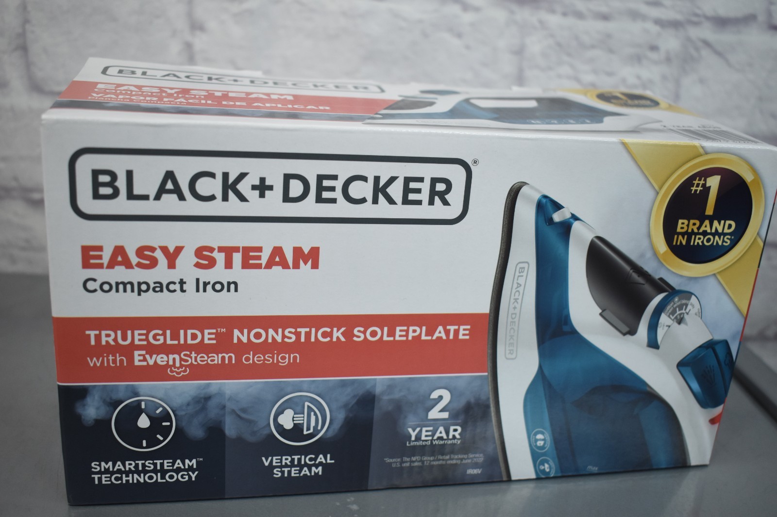 Black + Decker Easy Steam Compact Iron NEW gallery