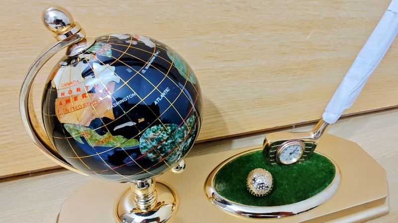 Alexander KALIFANO Multi Gemstone Globe Golf Desk Station Set with Clock & Pen gallery