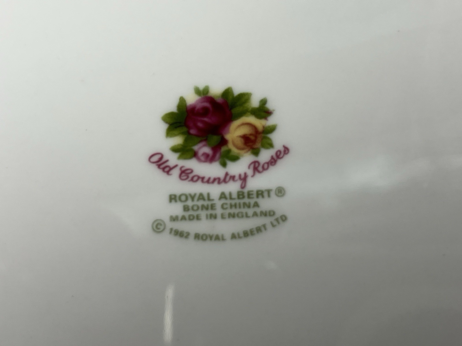 Royal Albert Old Country Roses 1962 Cake Plate Platter Bone China England Mint gallery