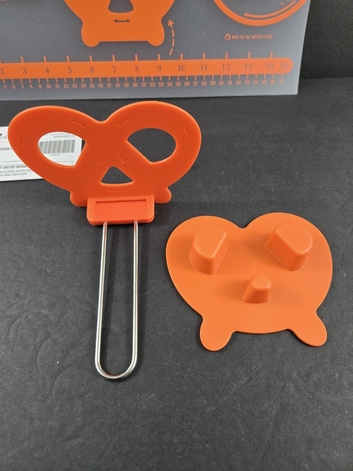 Pampered Chef FLEXIBLE PRETZEL MAT & FORM Set #100075 / 76 Soft Retired gallery