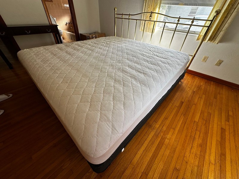 SERTA QUEEN SIZE Extra Meridian Matress With Box Spring Supports gallery