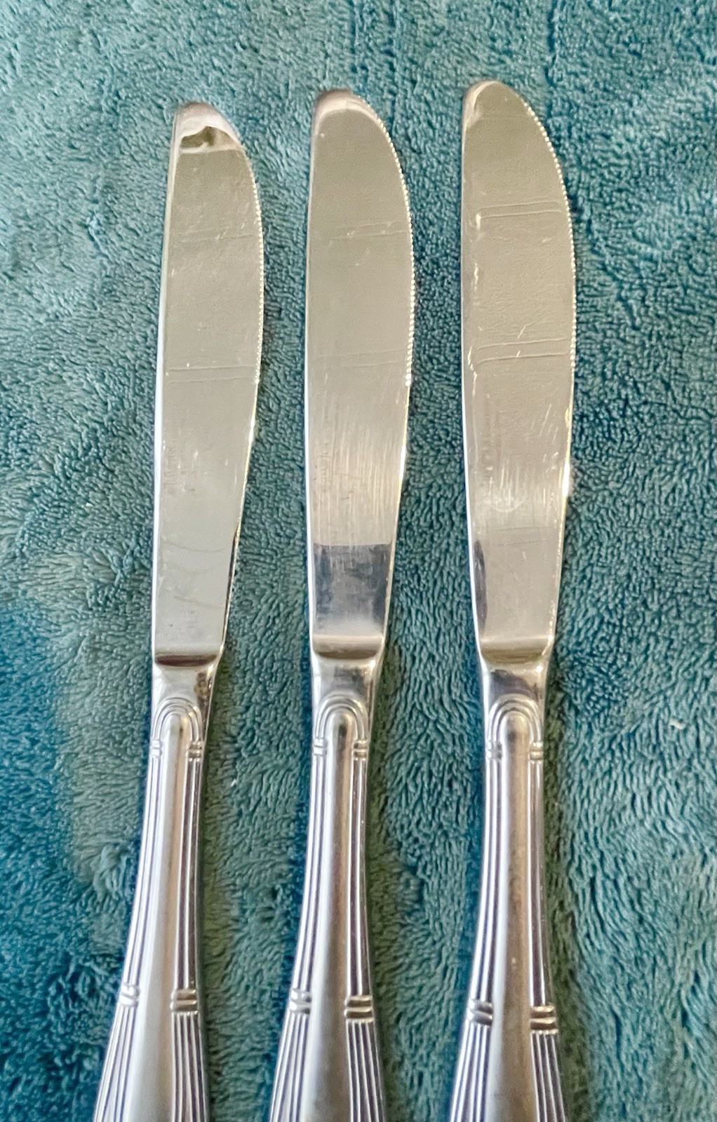 3 HAMPTON "COLOGNE FROSTED" STAINLESS SOLID DINNER KNIVES - OUTLINE, POINTED gallery