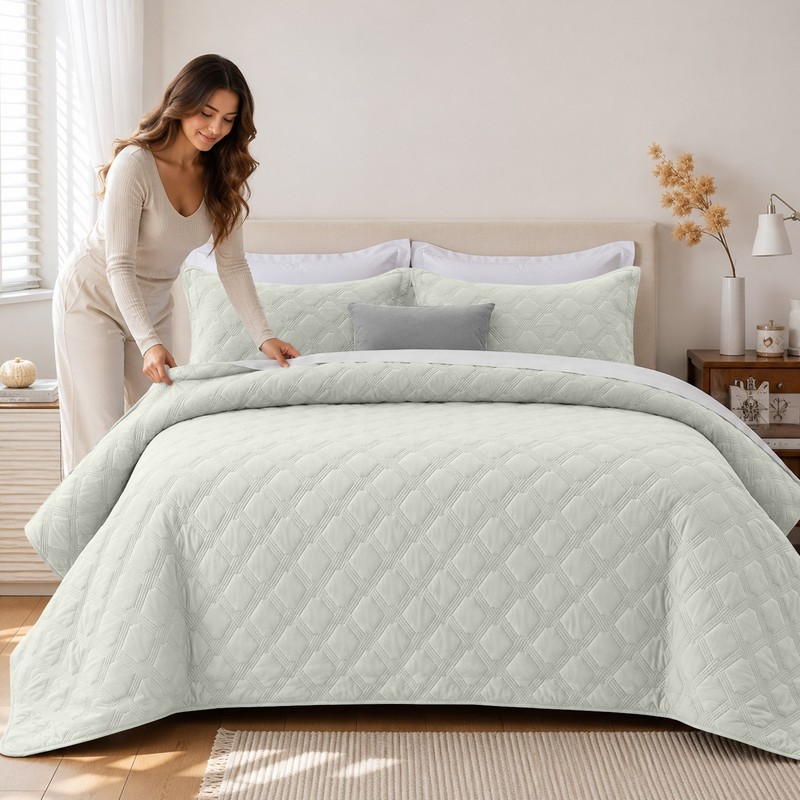 3 Piece Bedspread Set Elegant Geometric Pattern Reversible Coverlet Luxury Quilt gallery
