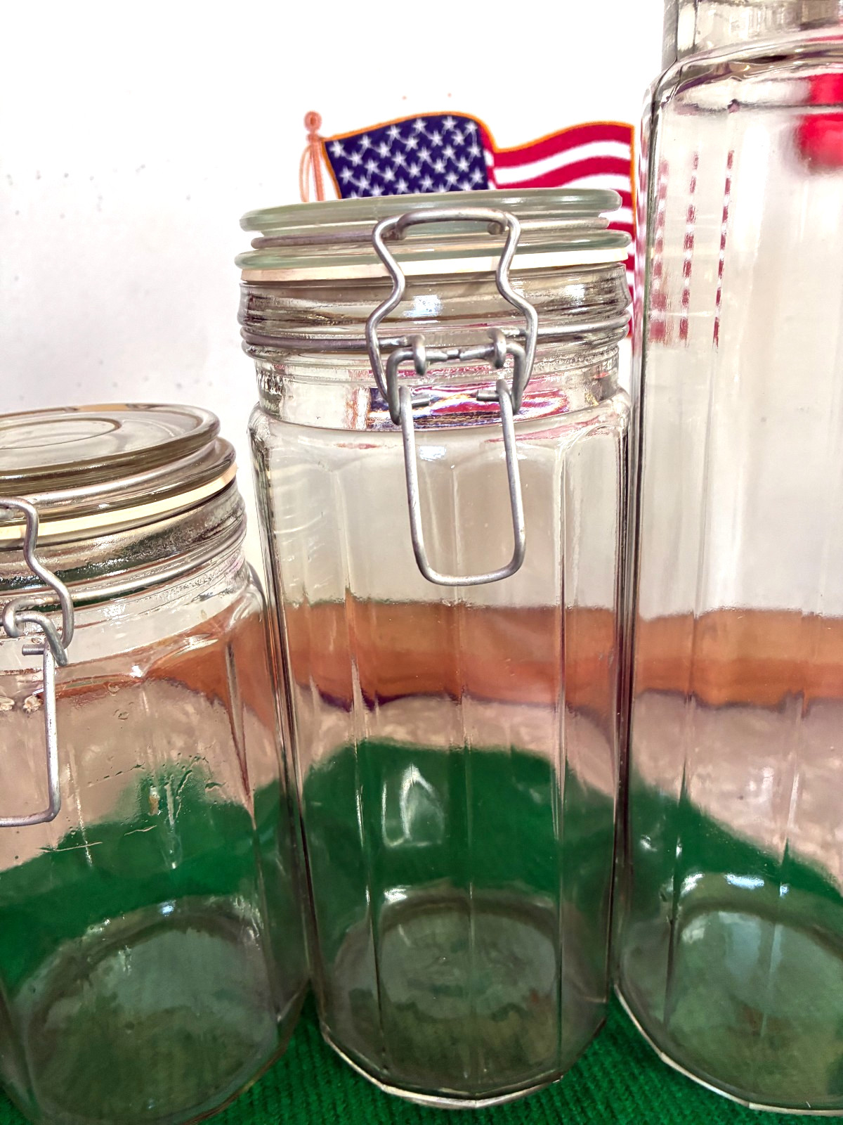 KITCHEN CONTAINER SET OF 4 DODECAGON SHAPE AIR TIGHT TOPS WITH SEAL VINTAGE gallery