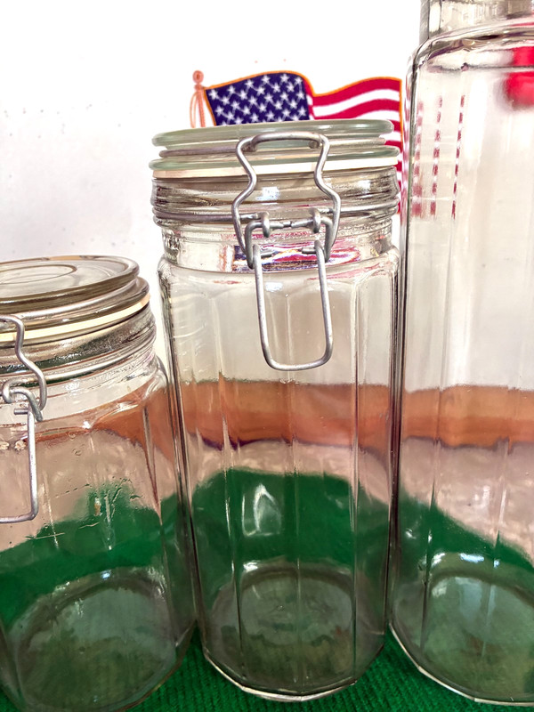 KITCHEN CONTAINER SET OF 4 DODECAGON SHAPE AIR TIGHT TOPS WITH SEAL VINTAGE gallery