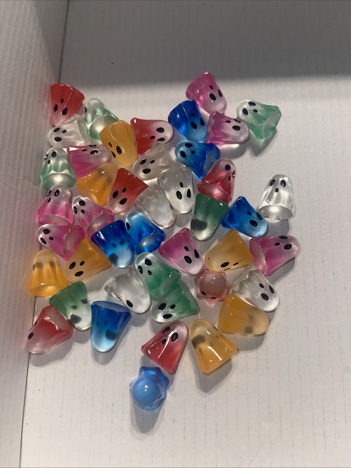 45 Pieces Luminous Mini Resin GHOSTS Multicolored Crafts gallery