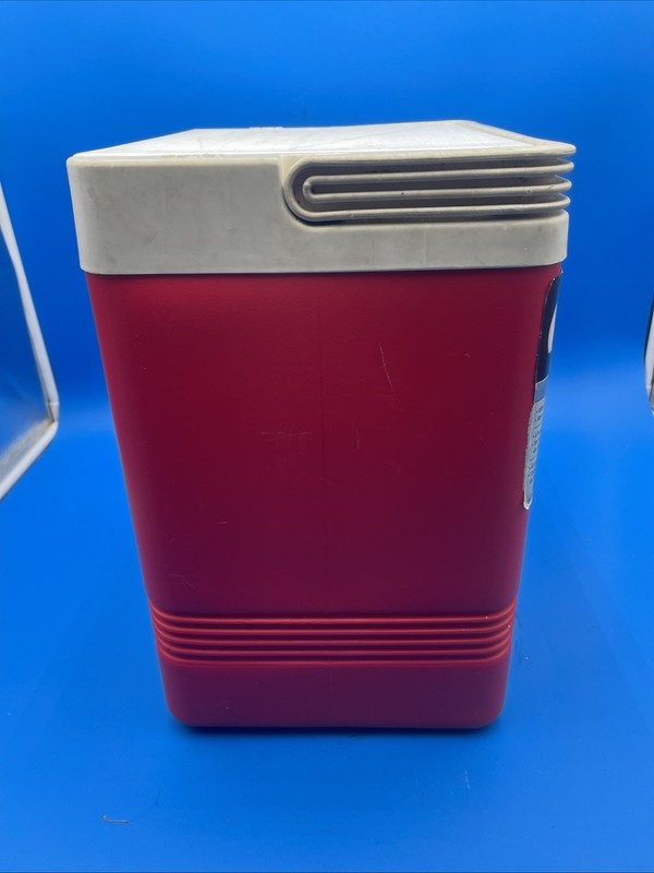 Igloo 43360 Stackable Red 24 Can Legend Cooler 17 qt. gallery