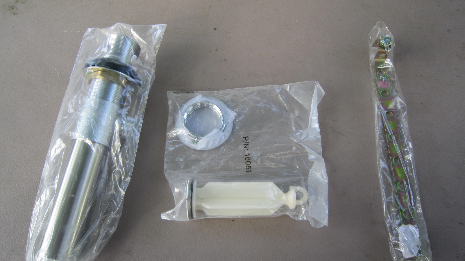 Moen Metal Bathroom Sink Drain w/ Overflow Chrome New Open Box gallery