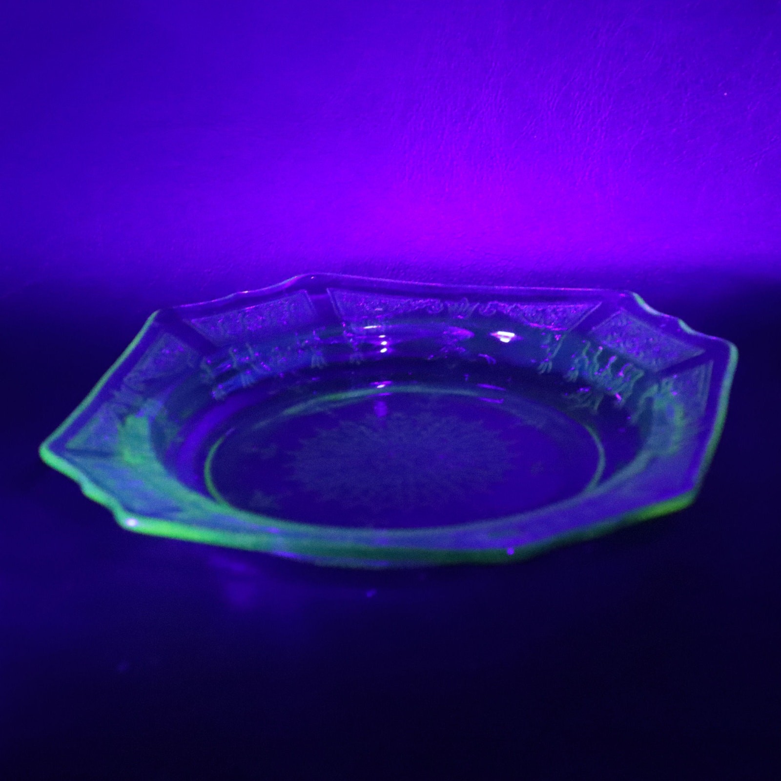 Anchor Hocking Princess Vaseline Uranium Depression Glass Bread Plate gallery