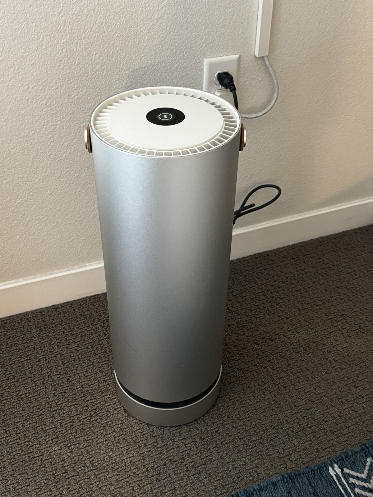 Molekule Air Pro Tower Air Purifier Wi-Fi HEPA+Carbon 600 sq ft Silver gallery