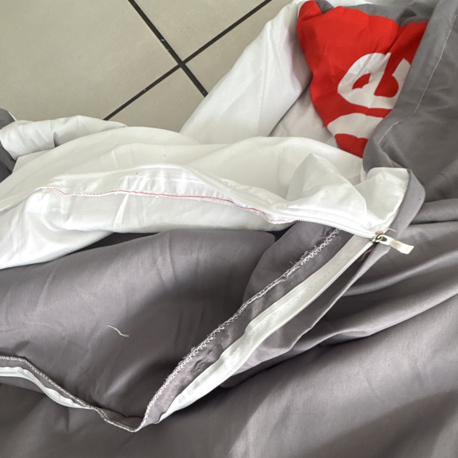 Supreme Box Logo FULL Duvet Set Red/White/Gray Zip w/ Pillowcase gallery