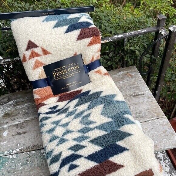 NWT Pendleton Peak Canyon Multicolor Sherpa Throw Fleece Blanket Southwest Aztec gallery