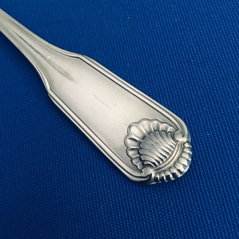 Oneida Classic Shell Stainless 1 Dinner Fork Cube Mark Very Nice gallery