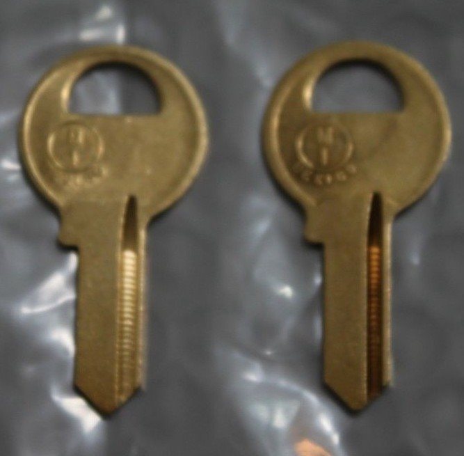 3451-3700 2-Replacement Keys For Master #1 Padlock Lock No.3 & 7 Cut To Key Code gallery