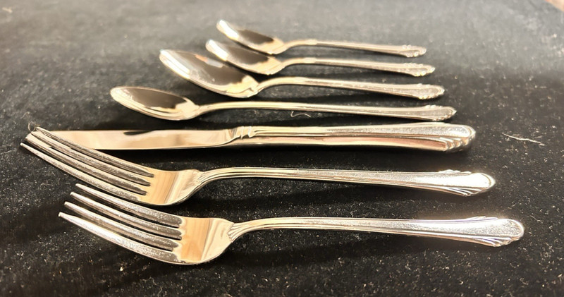 Gorham 18/8 China Stainless Flatware CALAIS 7 Piece Place Set (multiple avail) gallery