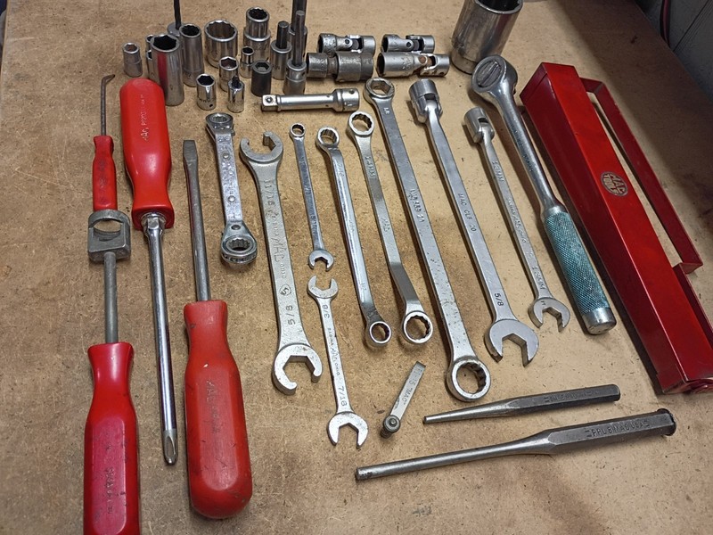 MAC Tools 40-PC Mixed Tool Set:Sockets, Wrenches, Screwdriver, Ratchet and More gallery