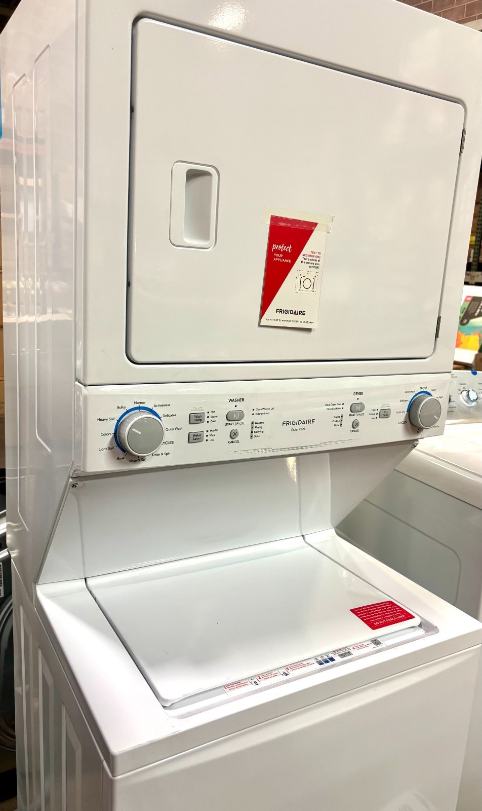 Frigidaire FLCE7522AW 3.9-Cu. Ft. Washer and 5.6-Cu. Ft. Dryer White gallery