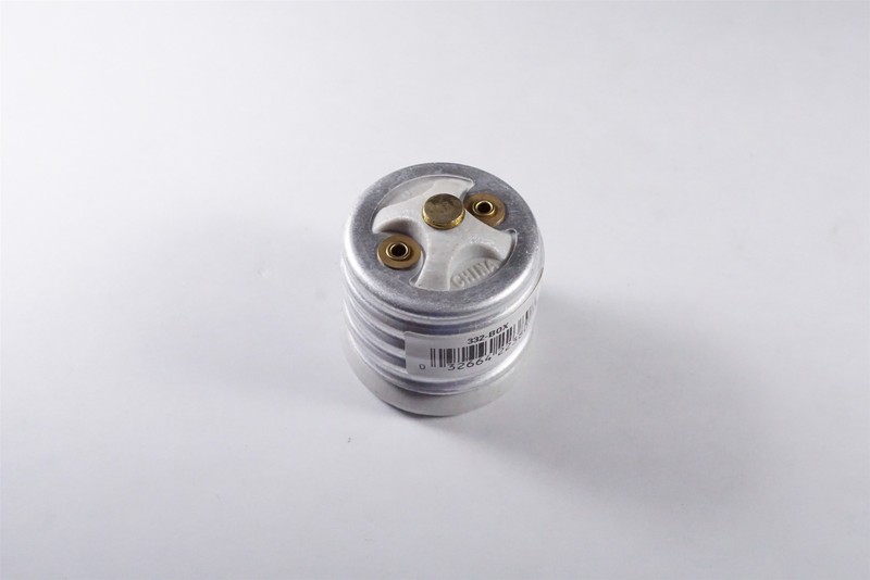 322 Cooper Mogul to Medium Base Adapter Reducer 250V 660W E39 to E26 322-BOX NOS gallery
