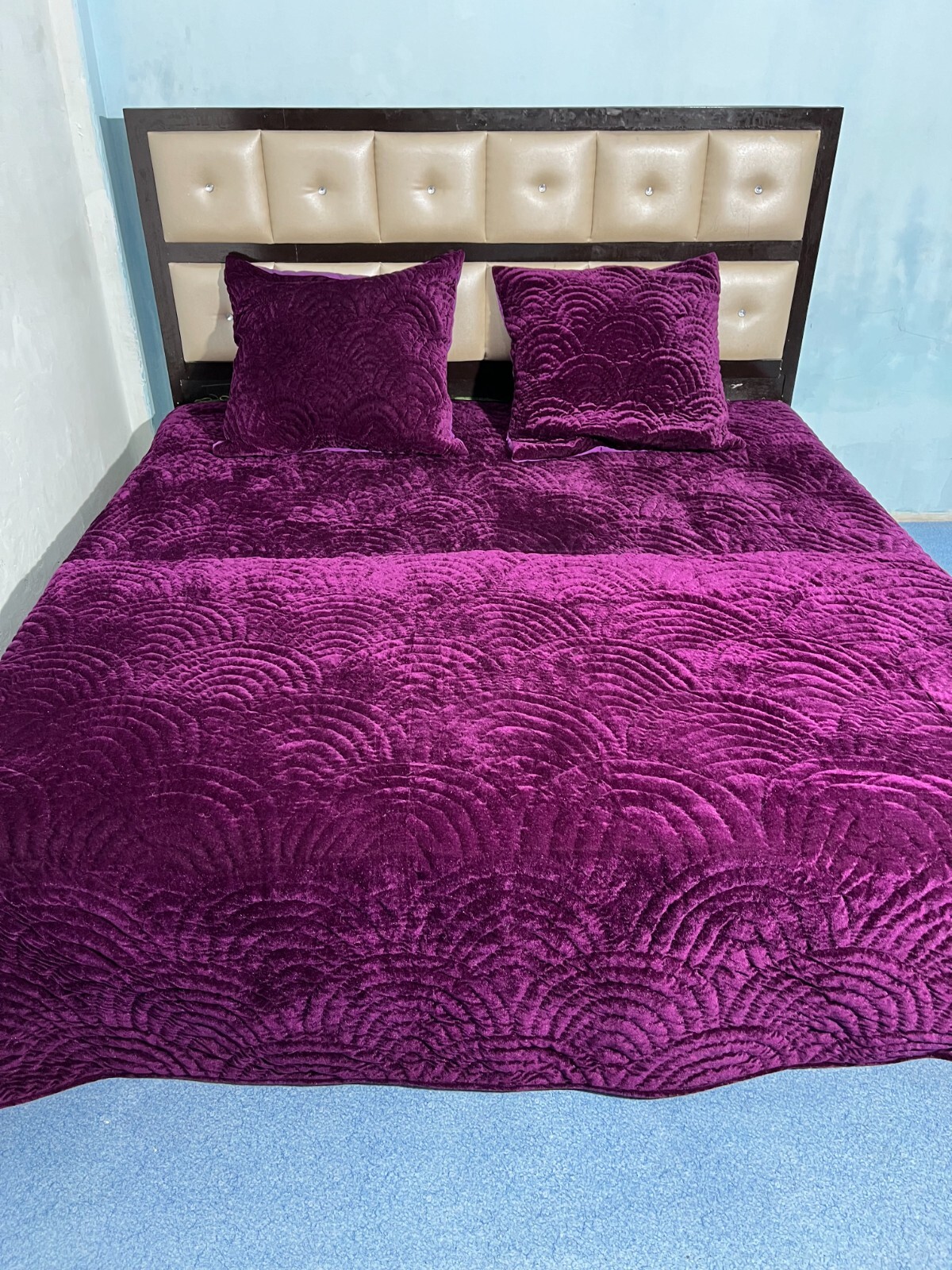 Handmade Velvet Lightweight Warm Comforter Wine Quilt for Bedroom gallery