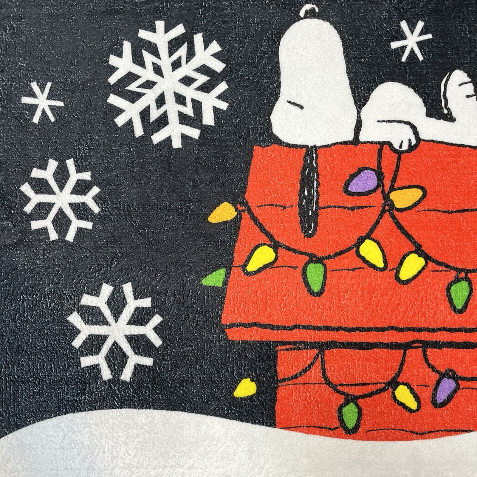 Peanuts Snoopy 20”x32” Mat Accent Rug Christmas Lights Napping Doghouse Black gallery