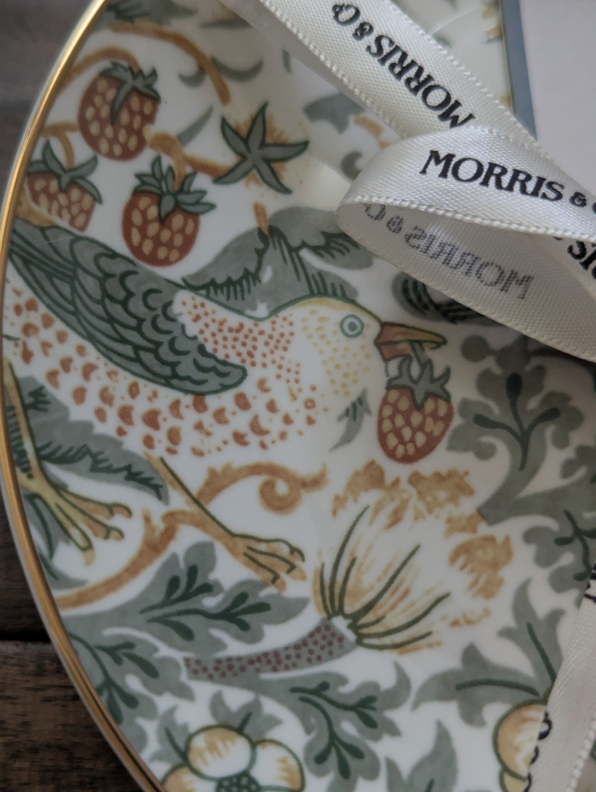 Set Pack 4 William Morris & Co Bird "Strawberry Thief" Appetizer Salad Plates gallery