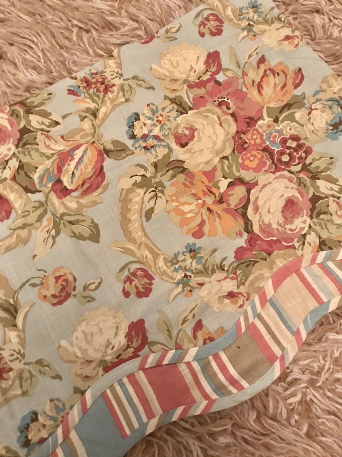 (1) Waverly Spring Bling Vapor Scallop Window Valance 50”x20” gallery