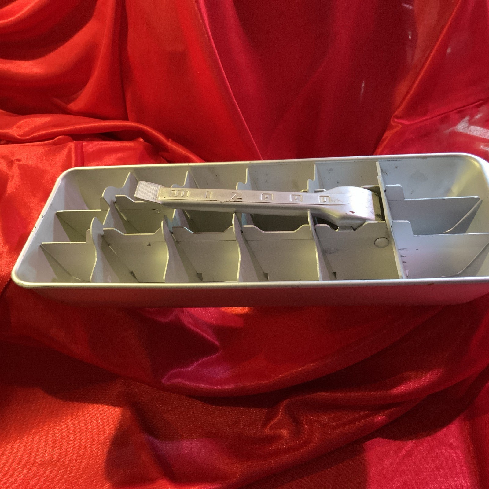 Wizard 18 Cube Ice Tray Aluminum Vintage gallery