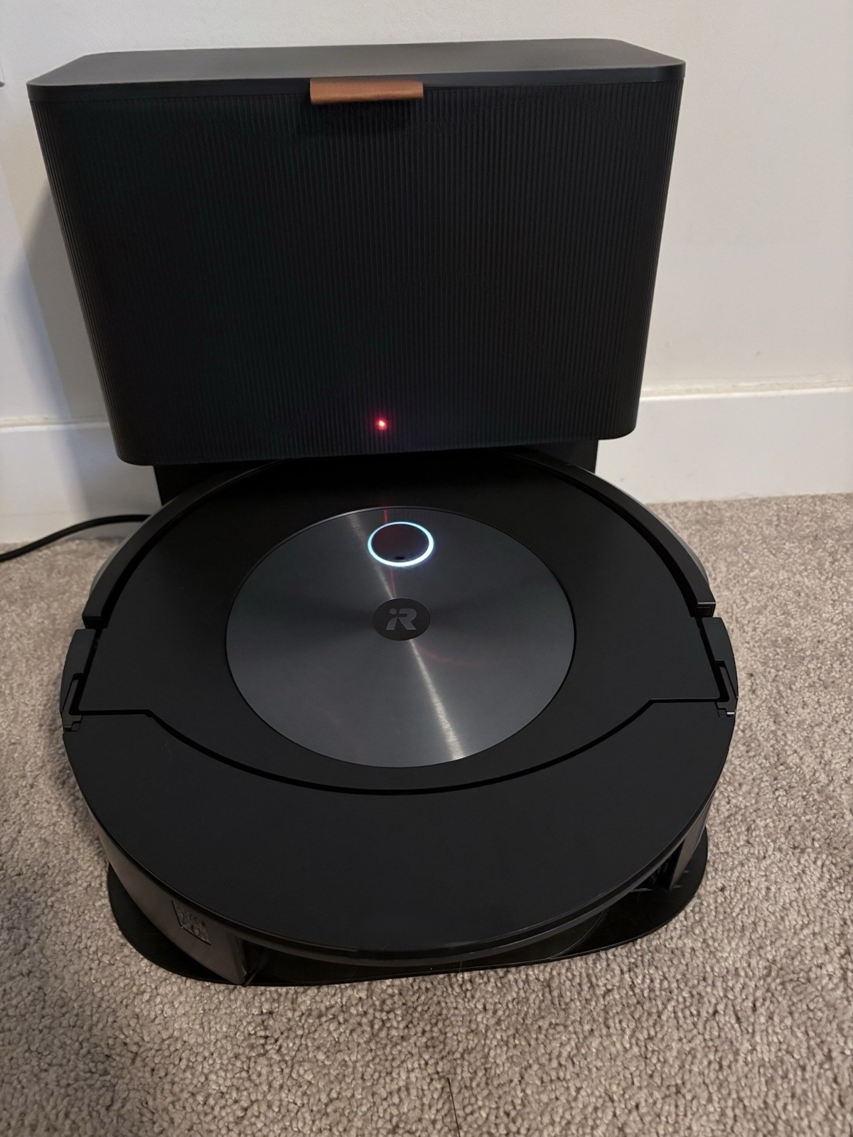 iRobot Roomba Combo J7 Plus With The Auto Mop Pad Raising. Read description!!! gallery