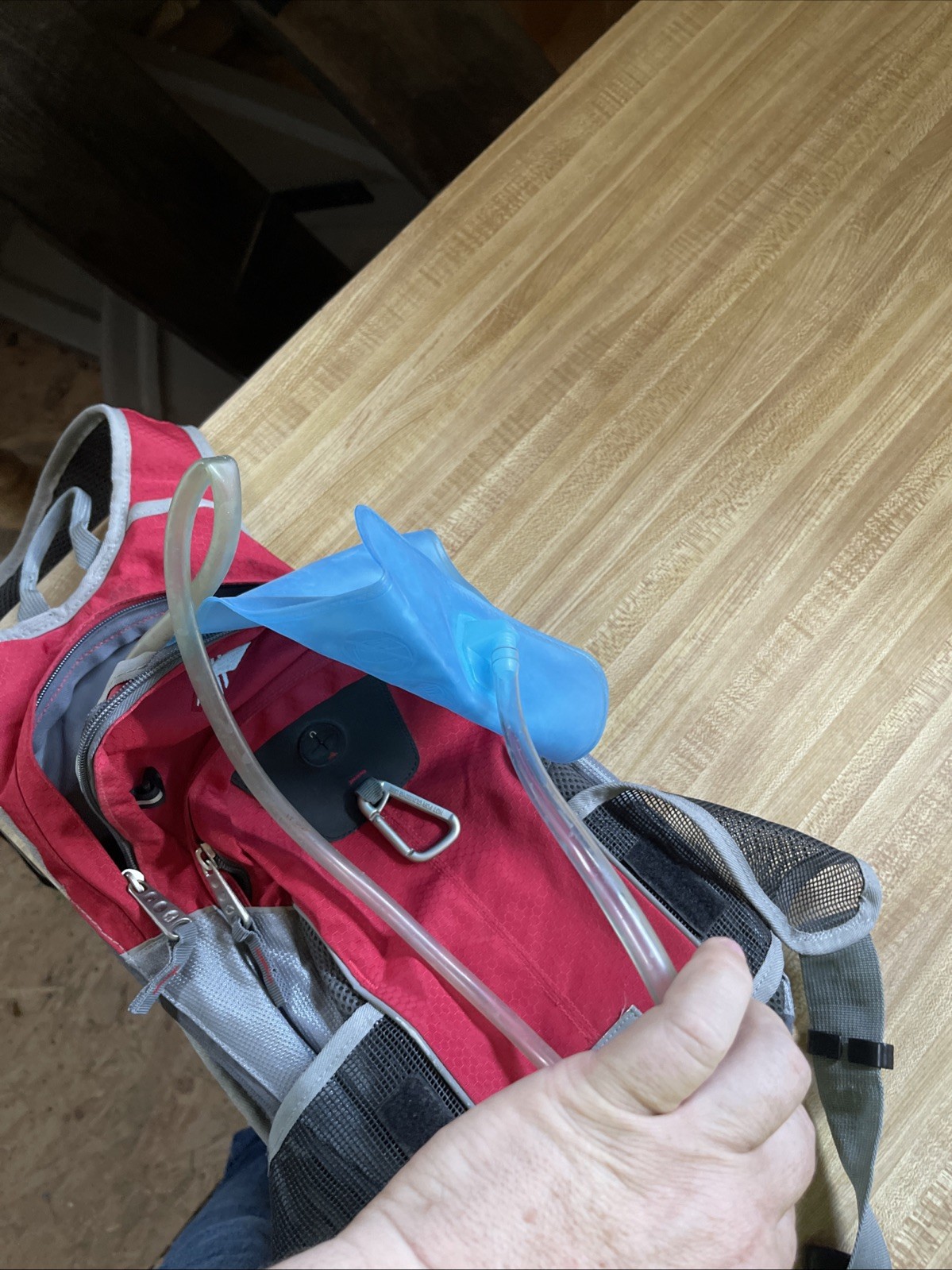 High Sierra Airmesh Backpack With Bladder  3