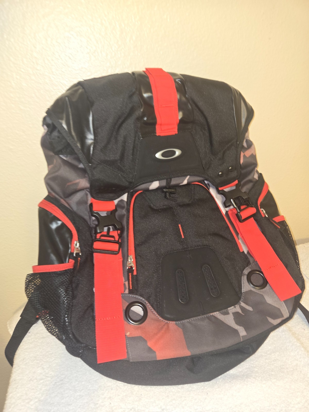 Oakley Backpack Gearbox LX Red Line