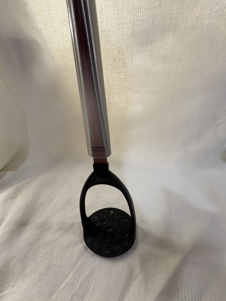 ONEIDA VEGETABLE MASHER COOKING TOOL KITCHEN UTENSIL Potato Cauliflower Ricer