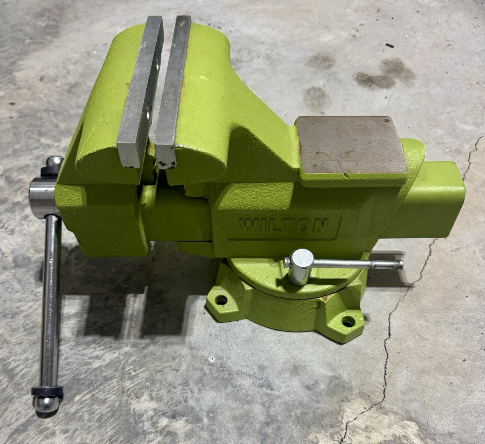 Wilton 6.5” Bench/Pipe Vise Swivel Base Unused High Visibility Green 76655-03 gallery