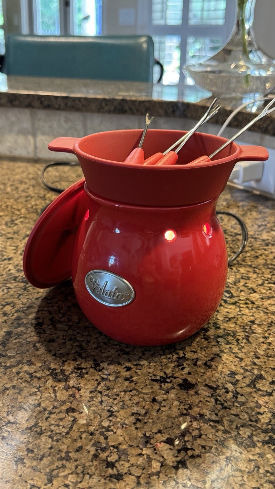 Velata Electric Fondue Set Ceramic Pot & Fork, Red or Black, 1 qt, 110V gallery