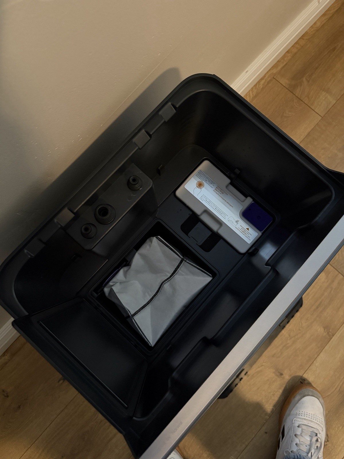 Narwal Flow 2 Base Station For Robot Vacuum And Mop gallery