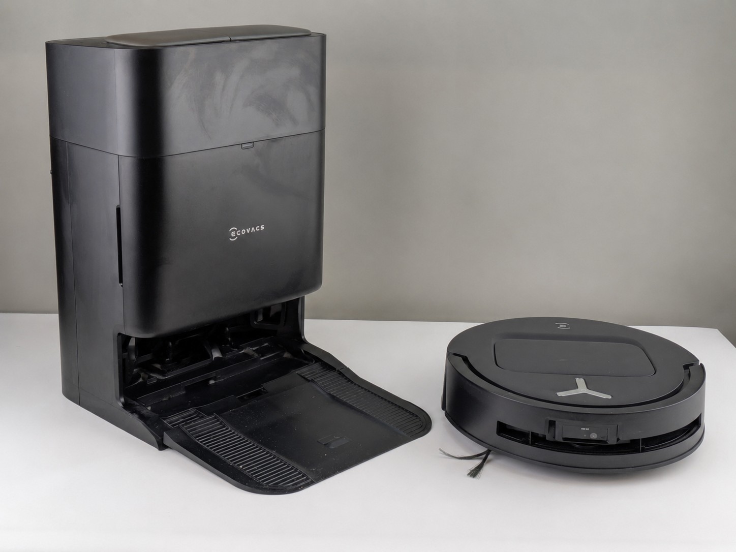 ECOVACS DEEBOT T80 OMNI Robot Vacuum & Mop Self-Emptying (Black) gallery
