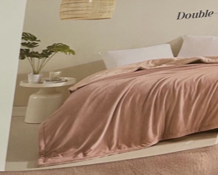 Hunter & Lowe Mauve Pink and Rose Supremely Soft Reversible Queen Blanket gallery