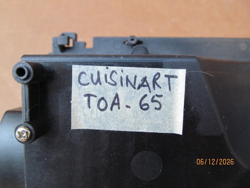 Cuisinart TOA-65 front control panel with LCD screen gallery