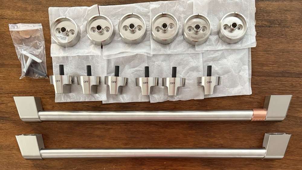 CAFÉ Front Control Gas Knobs (CGU366P3T2D1) & Handles - Brushed Stainless