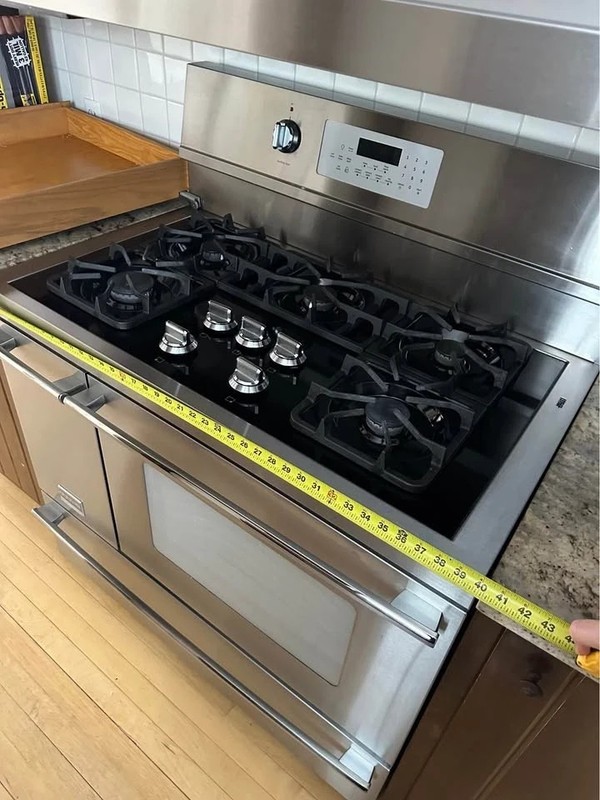 Frigidaire Pro Dual Fuel Range - 40inch, 5 Burners, 2 Electric Ovens, Gas burn gallery