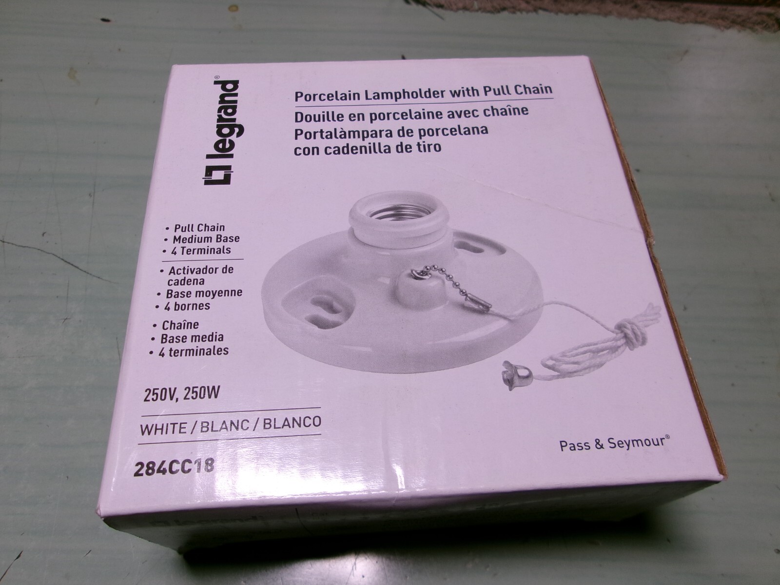 LEGRAND 284CC18 WHITE PORCELAIN LAMP HOLDER WITH PULL CHAIN CALLIE-24 gallery
