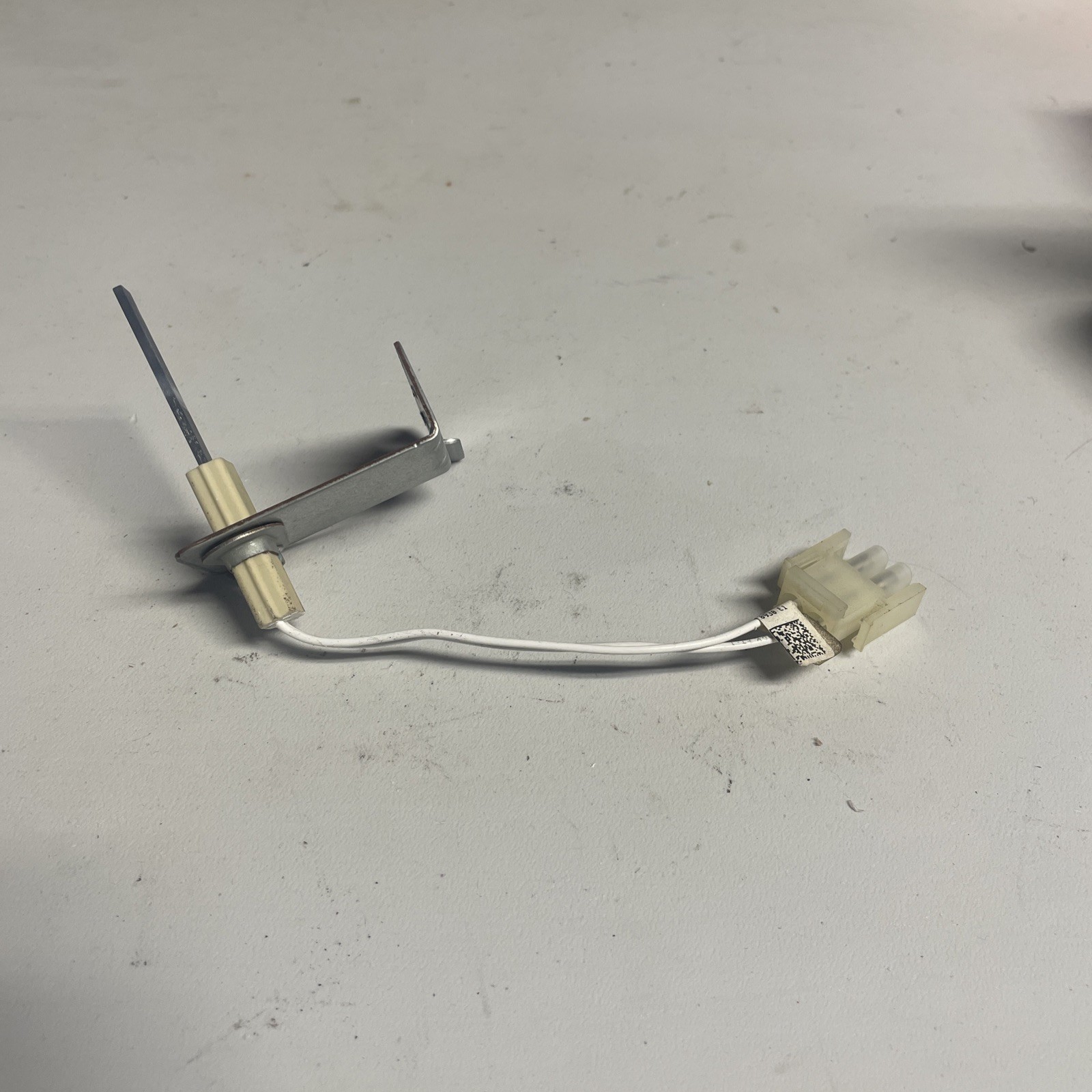 Trane A341947P01 Silicone Nitride Igniter HSI White Rodgers 768A-15 gallery