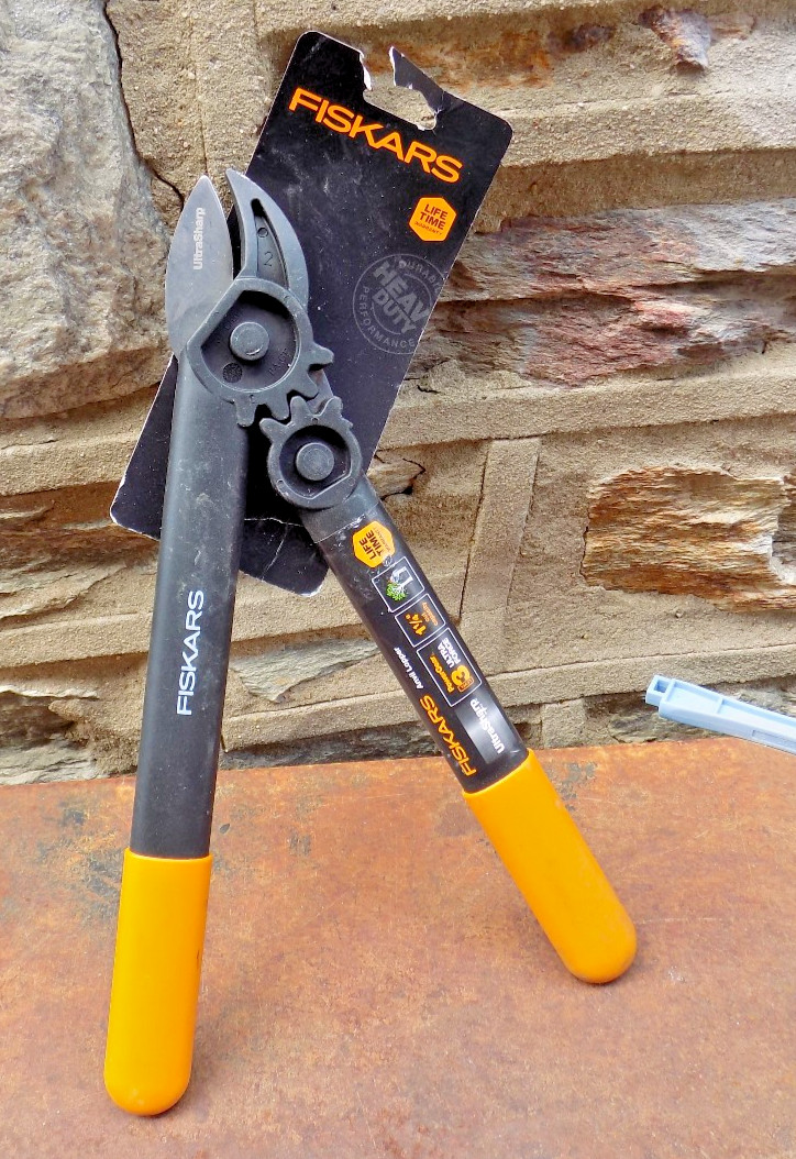 Fiskars 15 " Power Gear Loppers . NOS NEVER USED HEAVY DUTY gallery